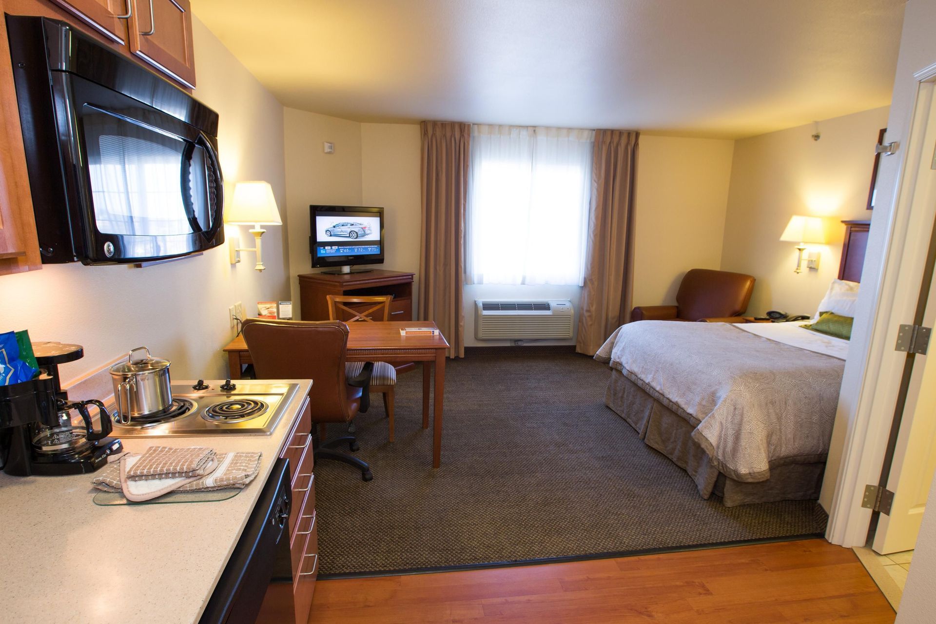 Studio Suite with kitchenette and queen bed