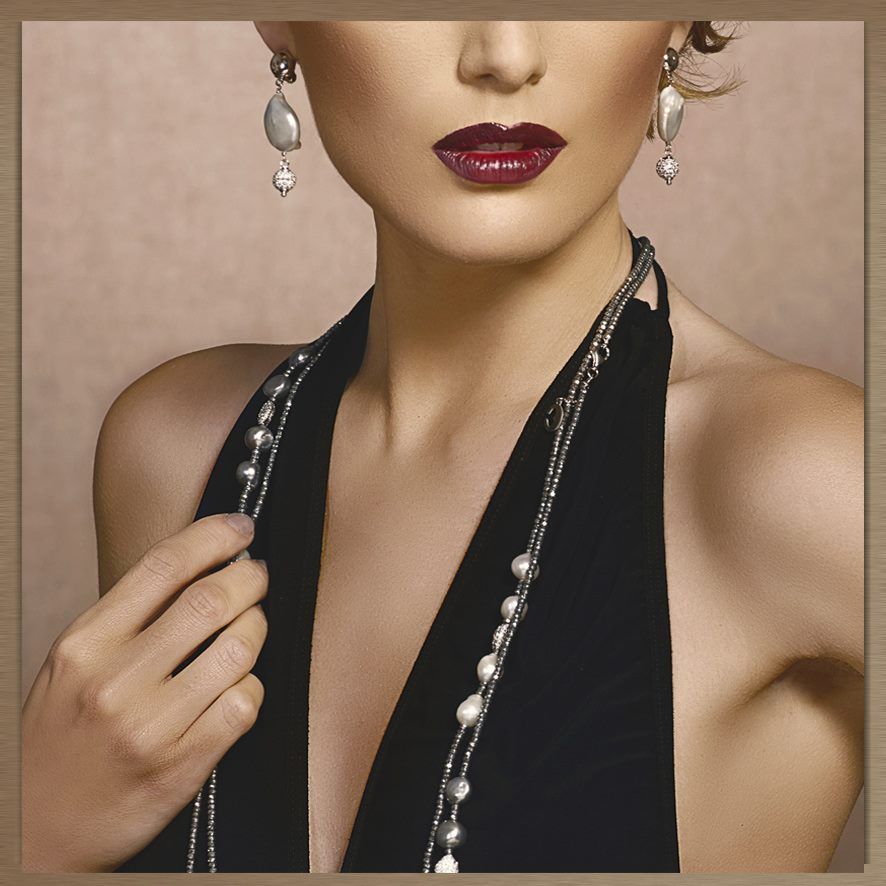 collana in oro e perle, orecchini pendenti