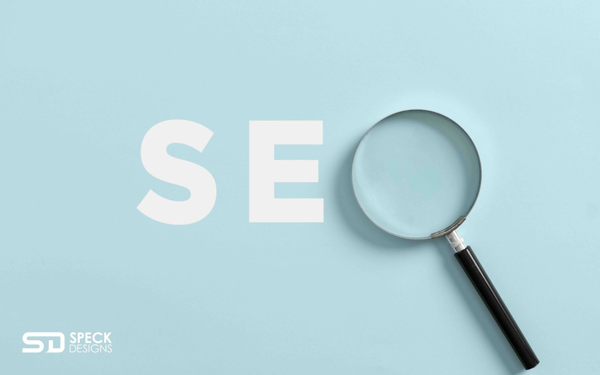 A magnifying glass is looking at the word seo on a blue background.