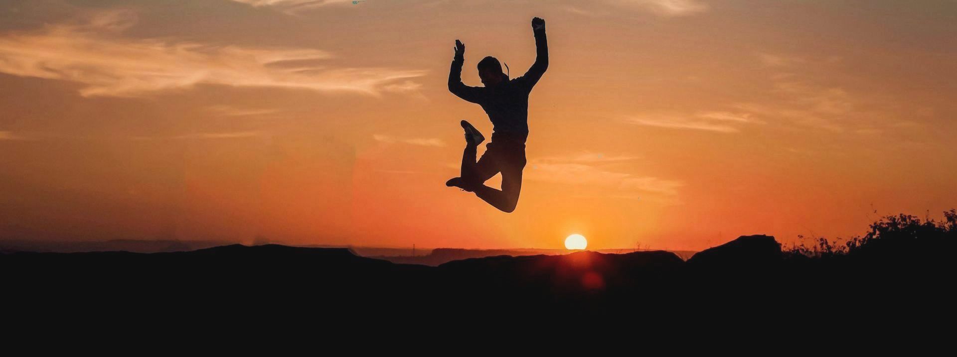 Aanbod talentmeting persoon springt in de lucht