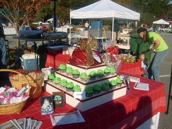 A table with a pyramid of cupcakes on it
