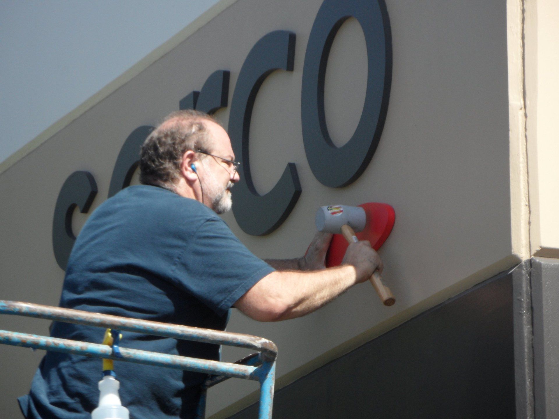 Serco Sign Installation Process - Kapolei, HI - Pac Pro Hawaii