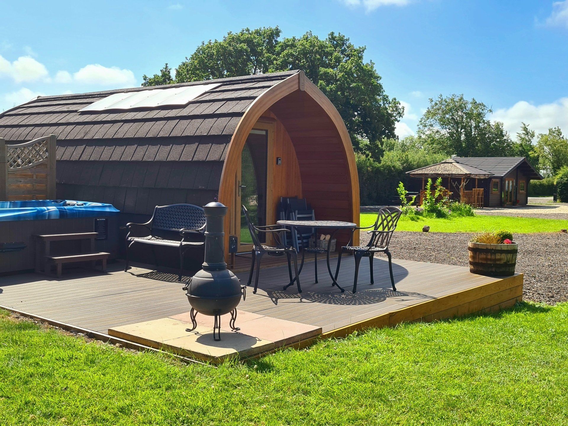 Swan Luxury Glamping POD with Hot Tub Bristol, Bath & Cotswolds