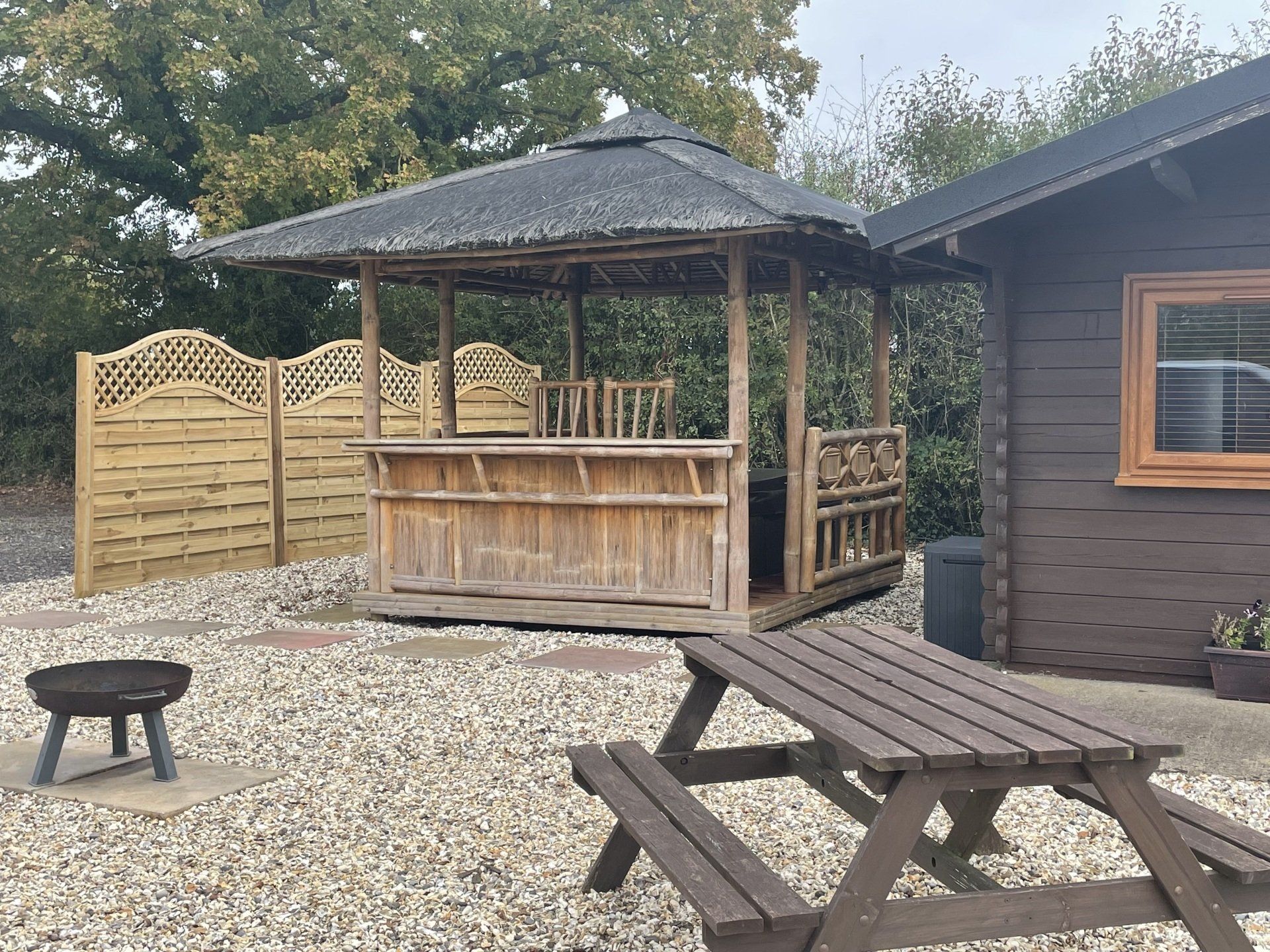 The Lodge Luxury Glamping Lodge with Hot Tub Bristol, Bath & Cotswolds
