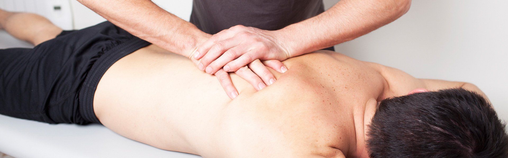 macquarie osteopaths man getting treatment for back