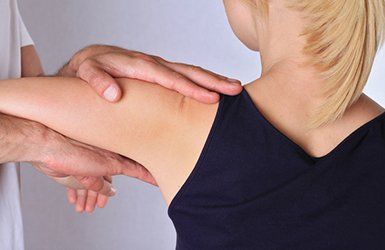 macquarie osteopaths treatment for woman hand