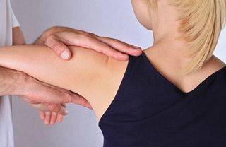 macquarie osteopaths treatment for woman hand