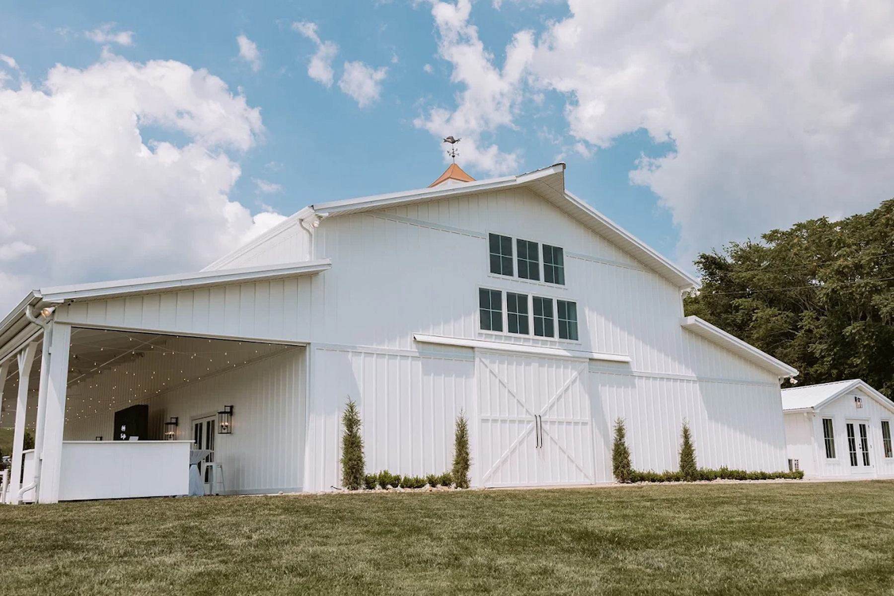 [HERO] Nashville Venue Spotlight: Why We Love the Party Vibe at White Dove Barn