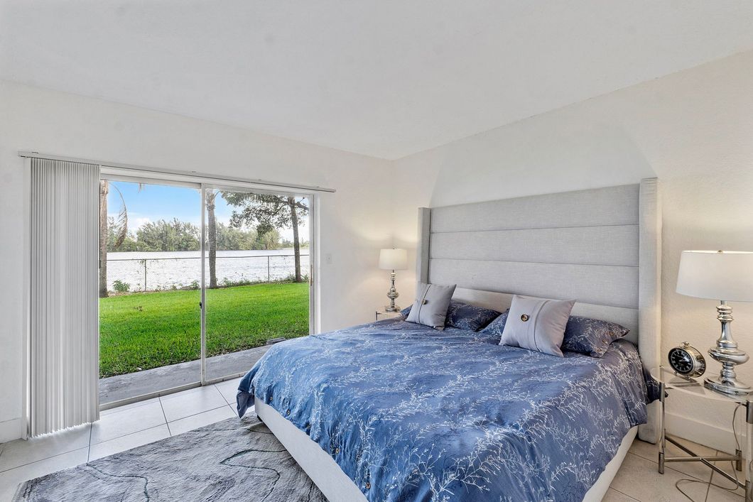 Interior photo of a modern bedroom