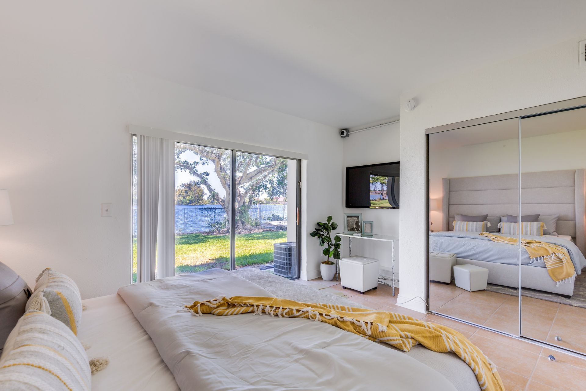 Interior photo of a modern bedroom