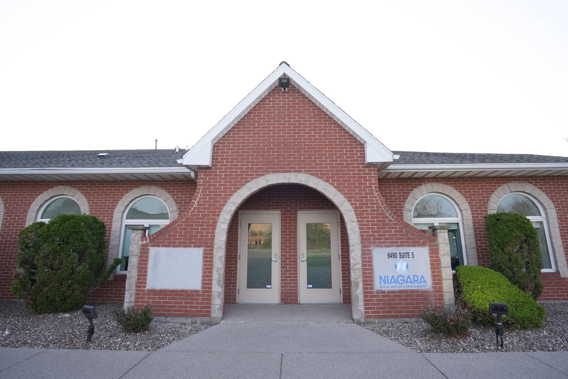 The entrance to Niagara Dental office