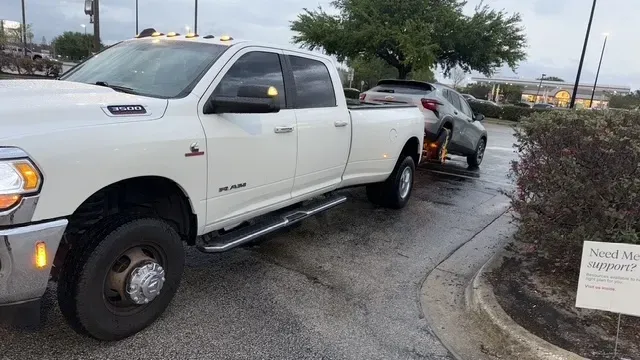 Corey’s Towing LLC towing service in action in Kissimmee