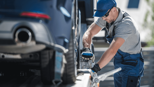 tow truck providing roadside assistance in Little Elm, TX