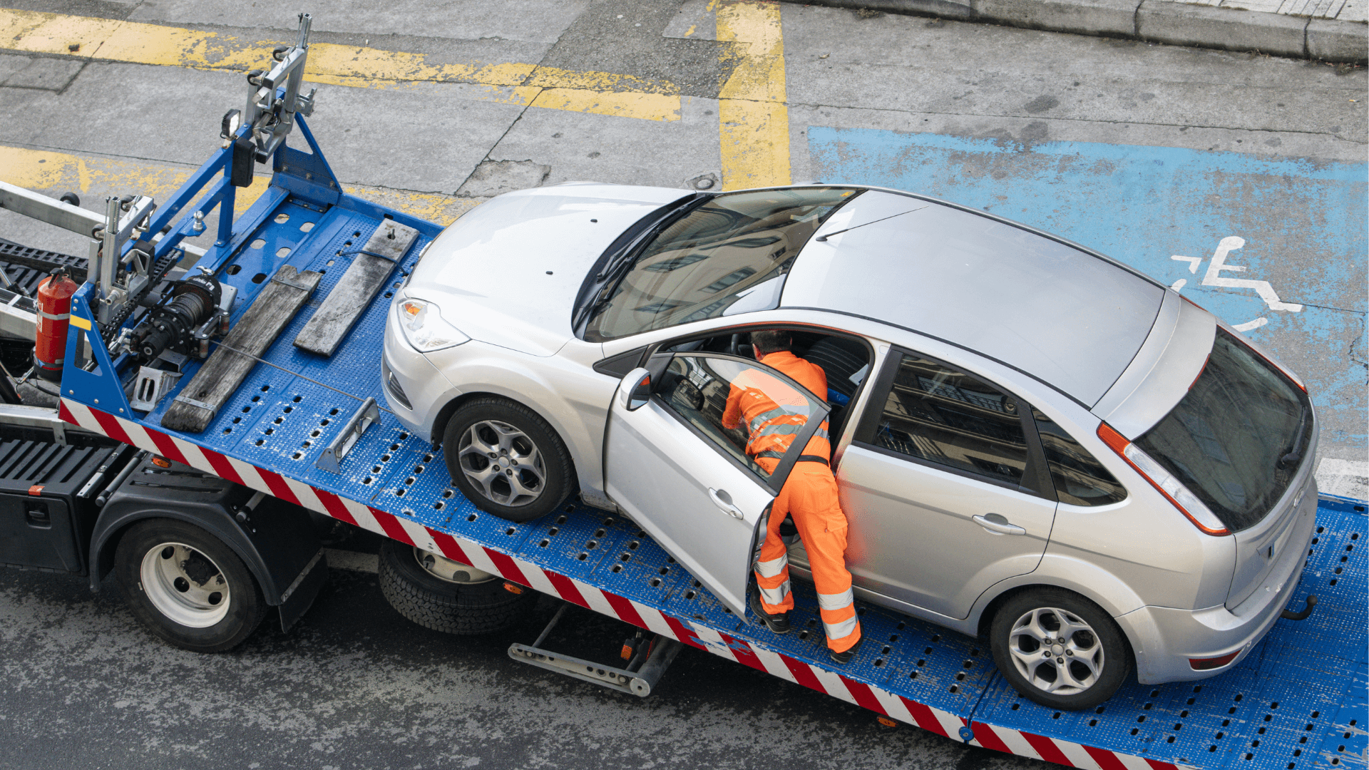 Tow truck assistance with car recovery in Little Elm