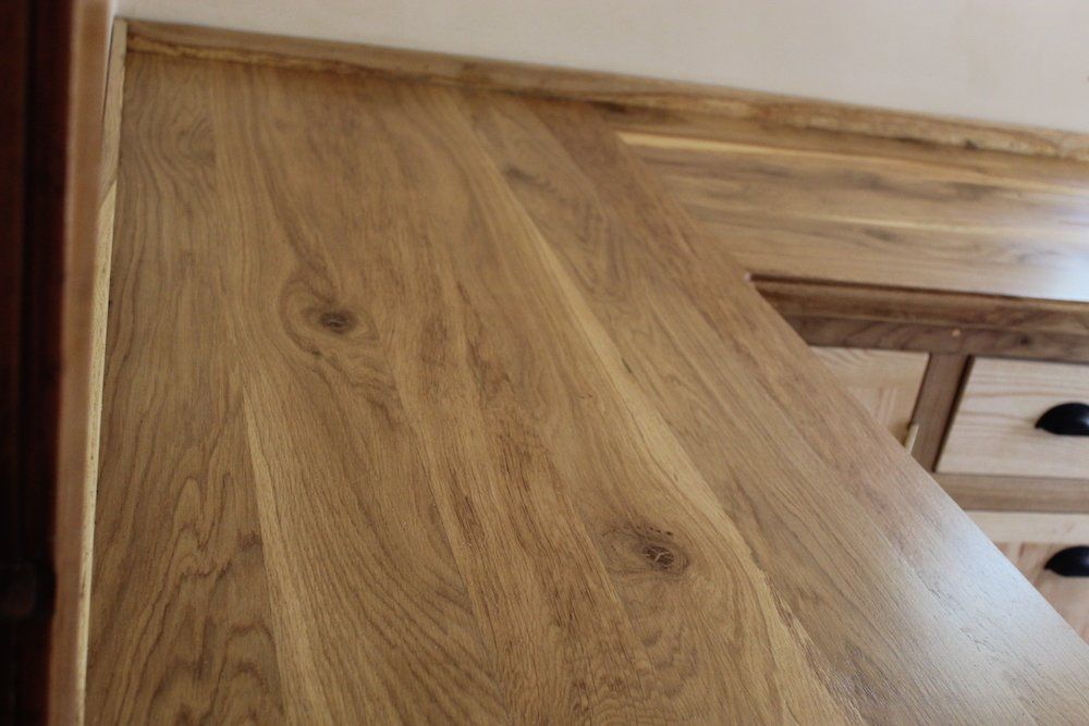 image of oak kitchen work surface in detail