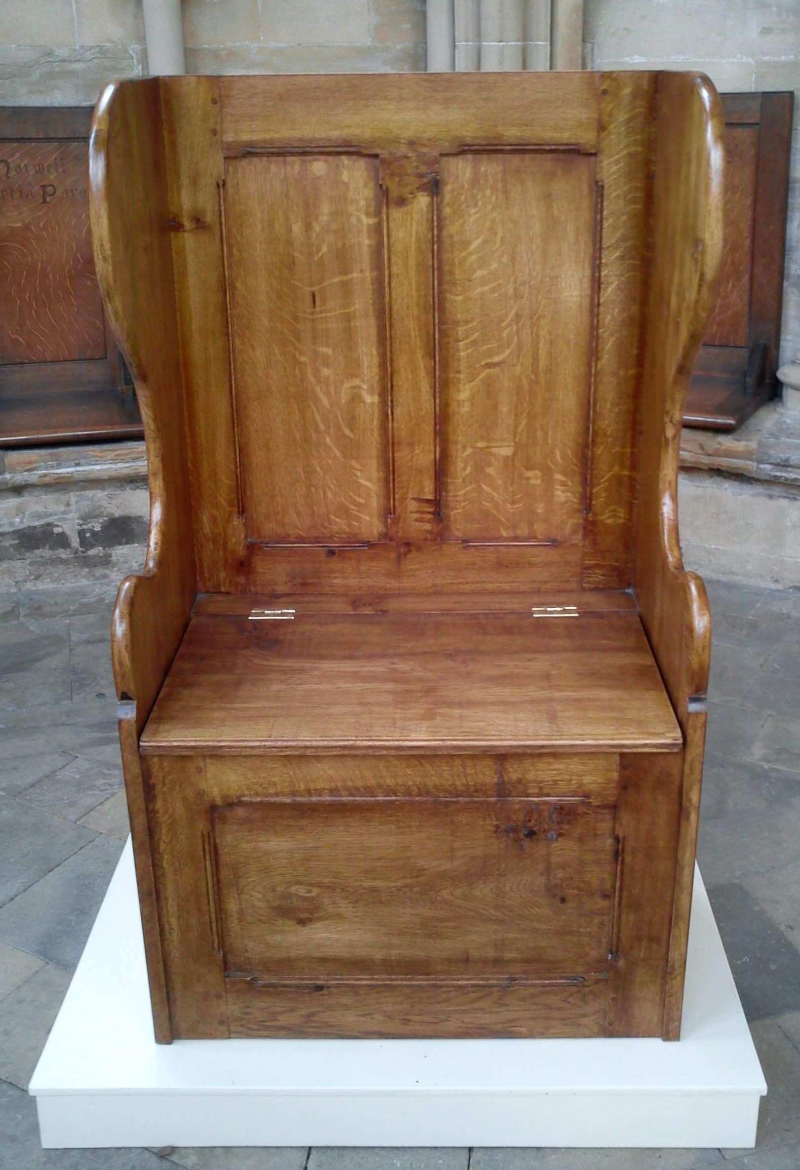 Oak box settle in English Oak, timber cut from trees grown in Sherwood Forest, England. - £2000