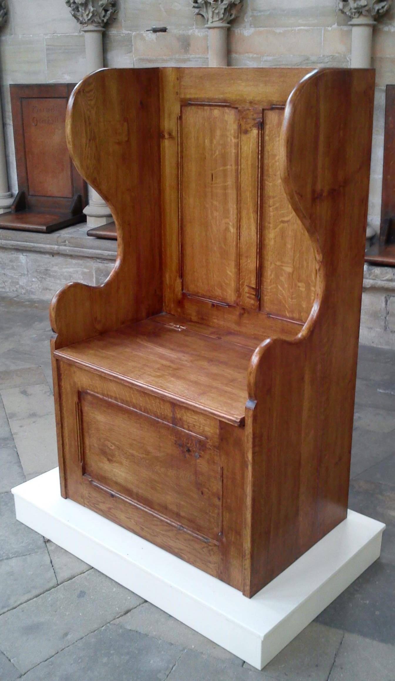 Oak box settle in English Oak, viewed from left hand side