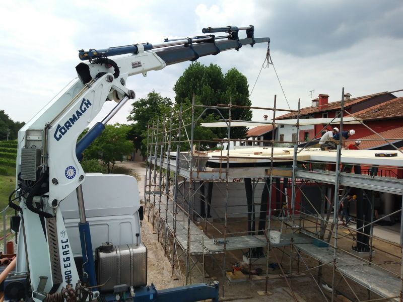 Gru per lavori in cantiere