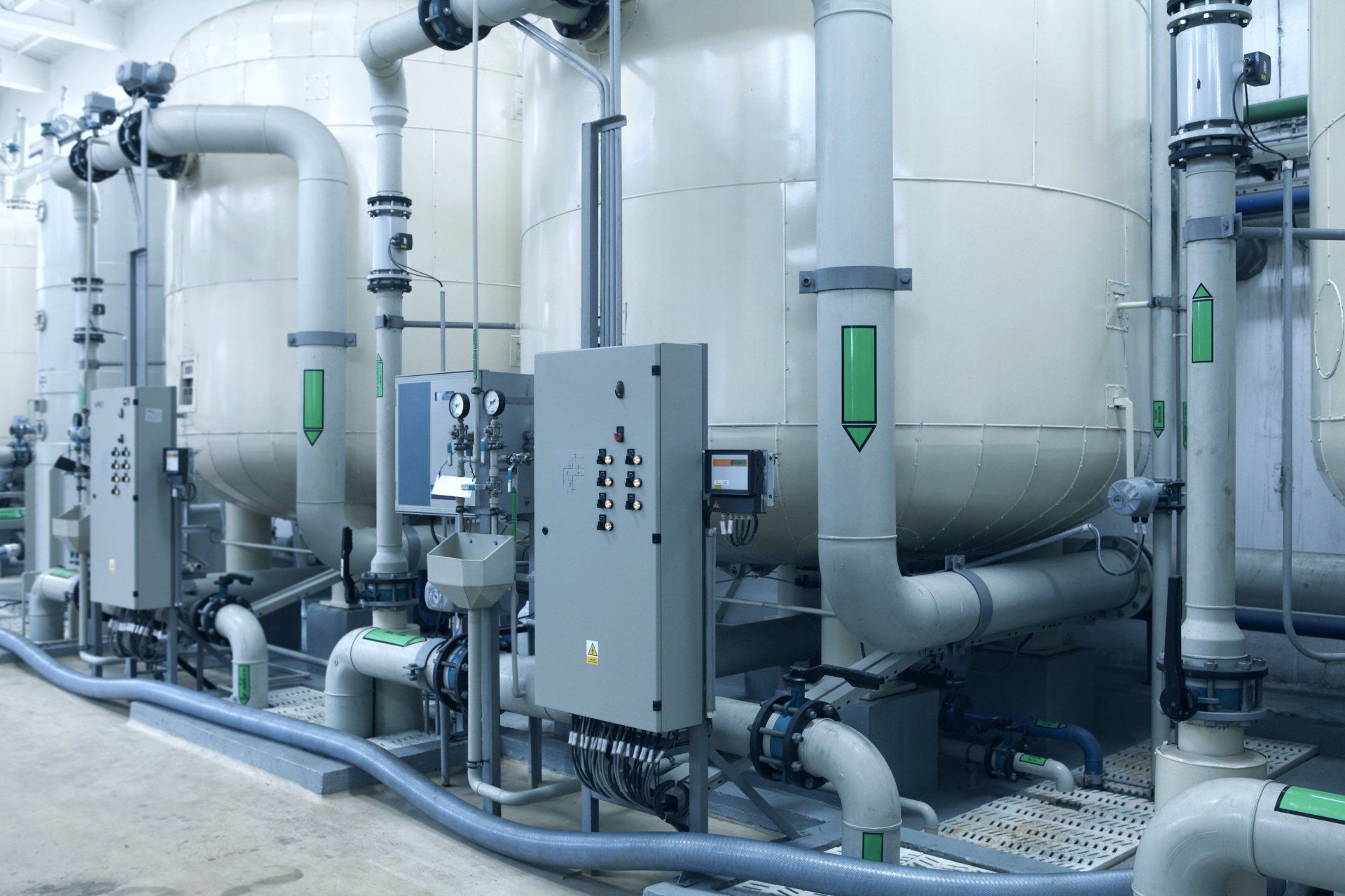 Moving oil in a machine, Factory operator
