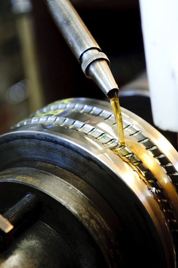 Moving oil in a machine, Factory operator
