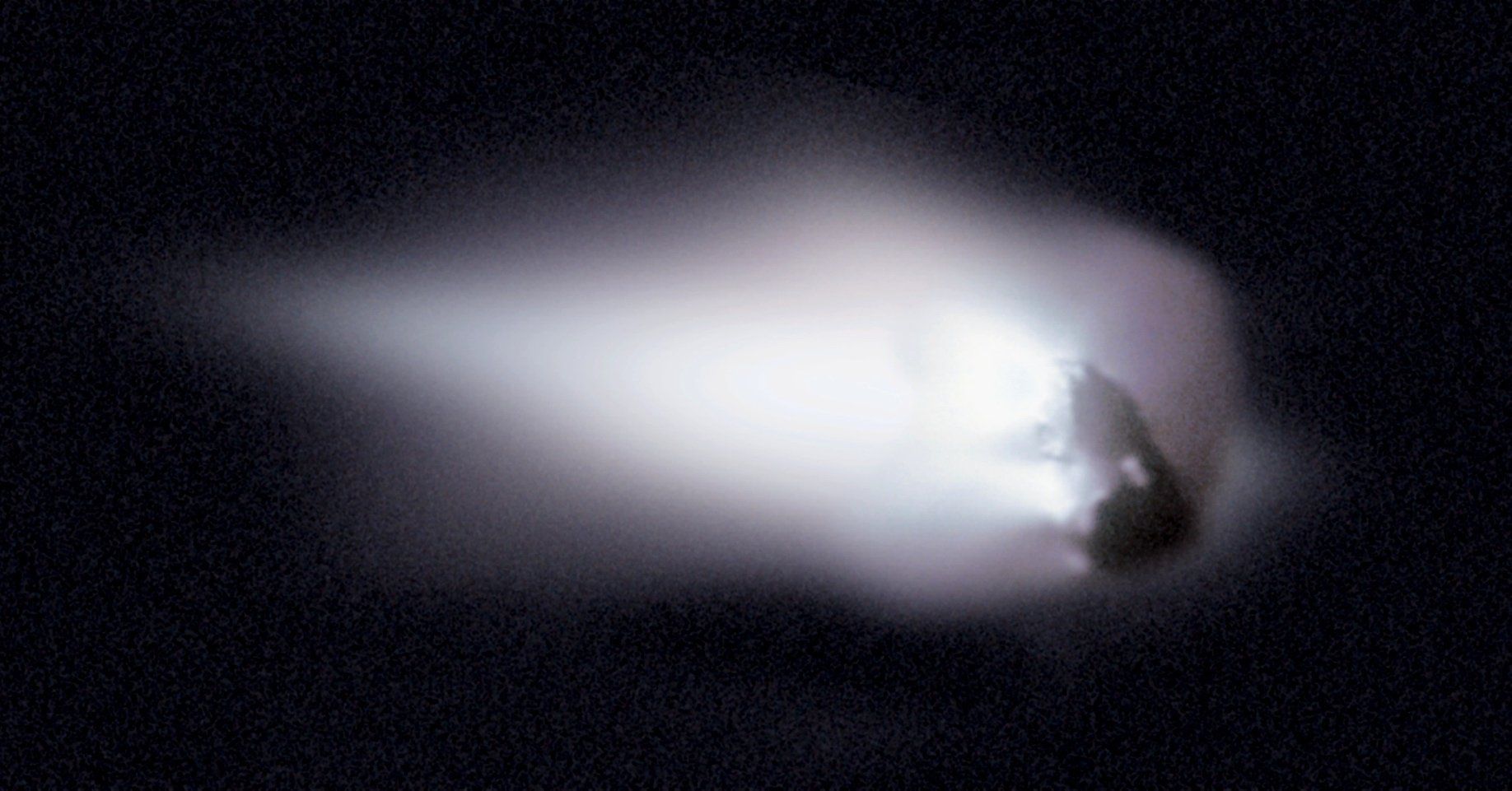 Haleja komētas kodols un to aptverošā koma