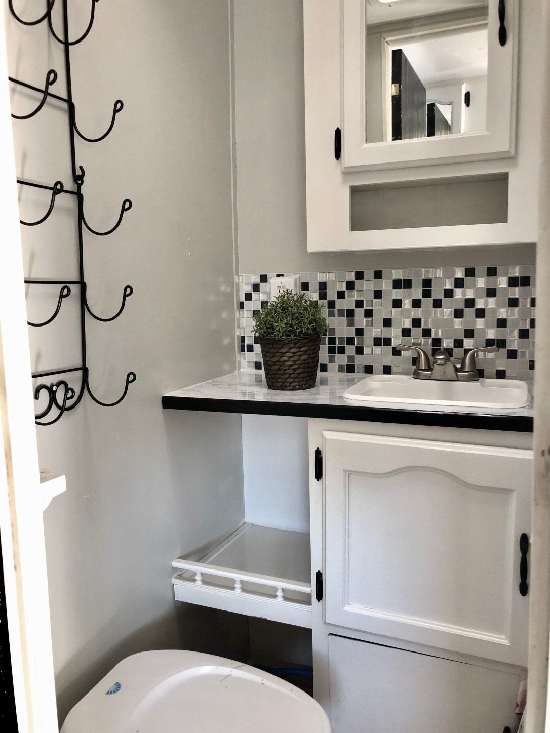 Mini Bathroom — Sterling, CO — Town Square Realty