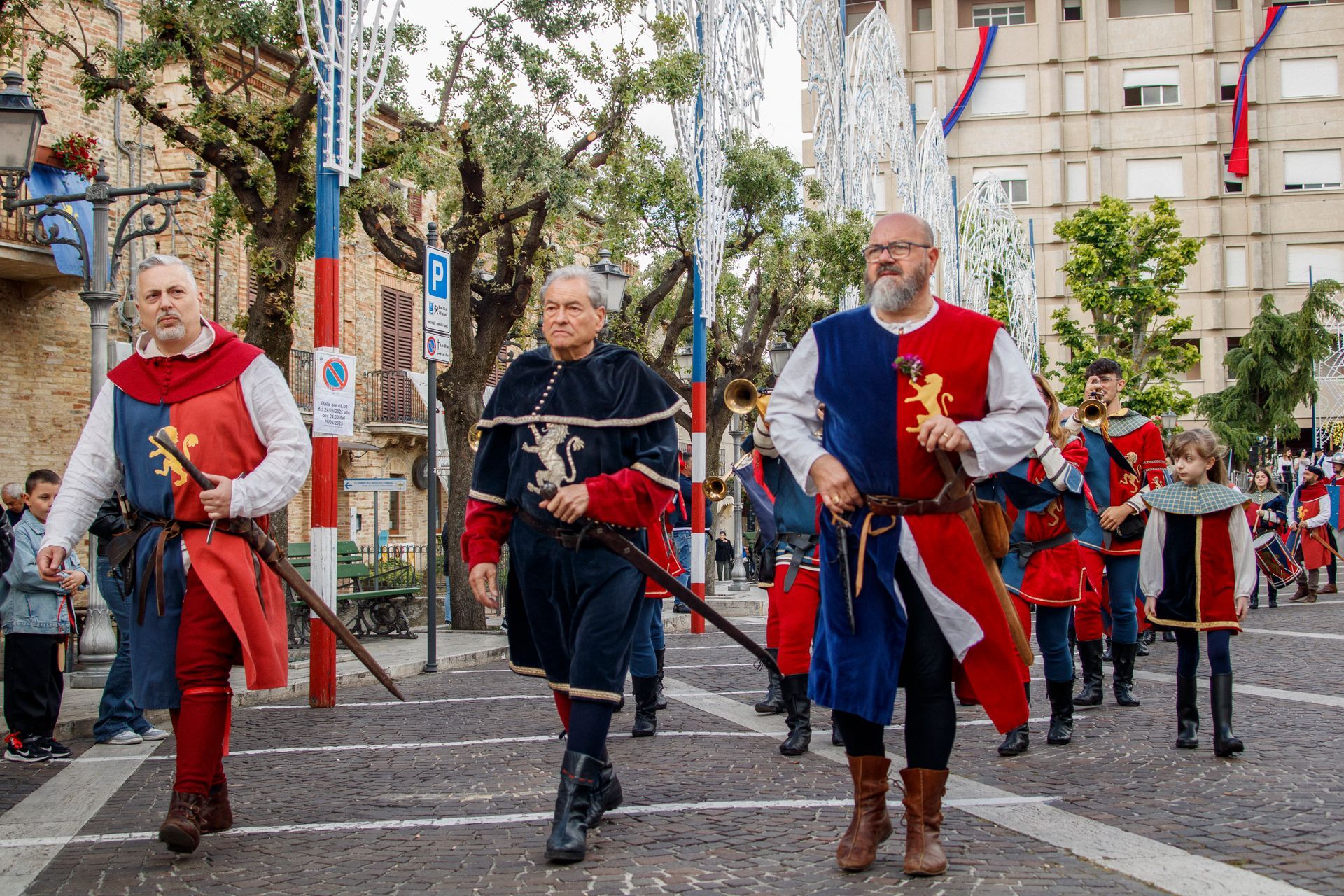 Typical customs of the Bucchianico celebration.