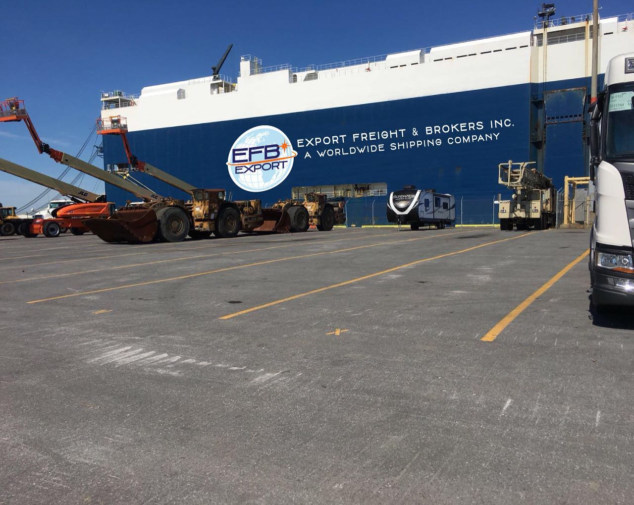 Oversized equipment loaded onto trailer by EFB Export