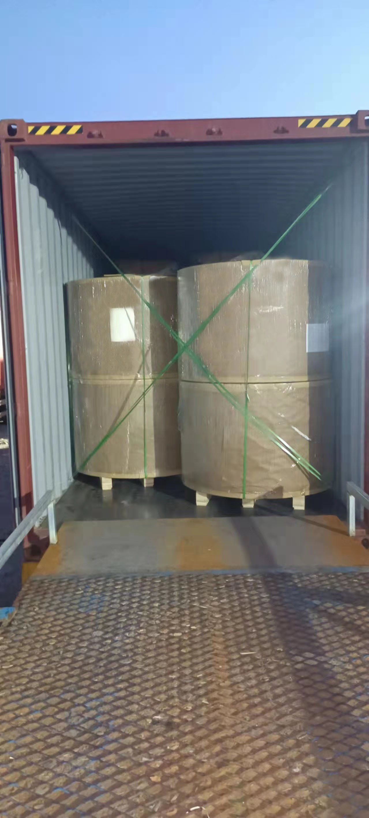 Shipping kraft paper rolls with PE coated for lunch box raw materials