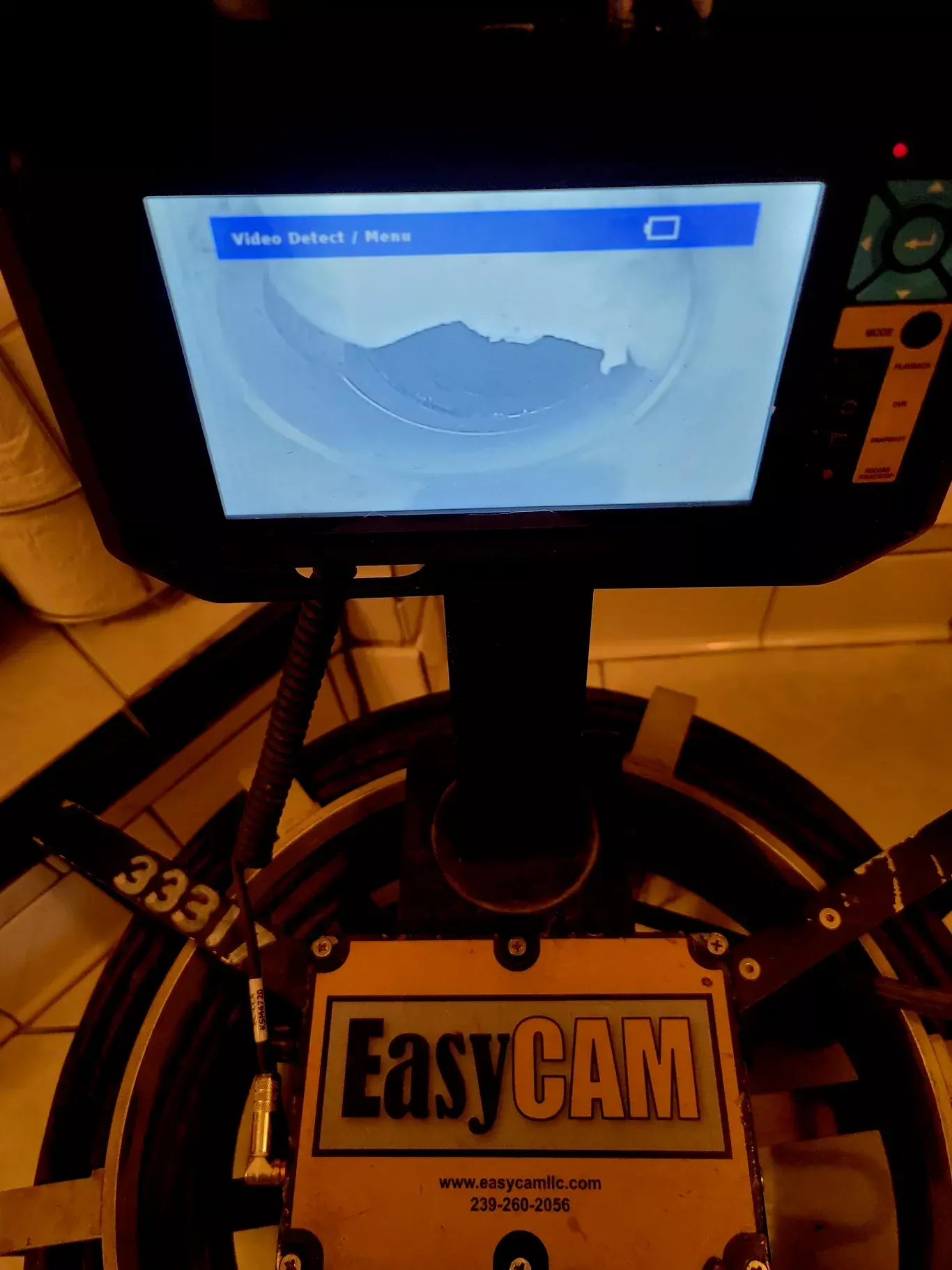 A device that says easycam on it
