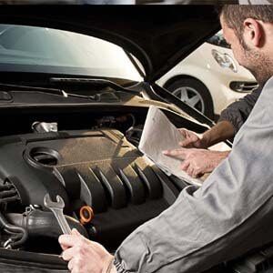 Repair Man talking to a customer - Walt's Auto Service Center, Taunton, MA