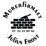 Et logo for julius frost viser en murstensvæg og en murske
