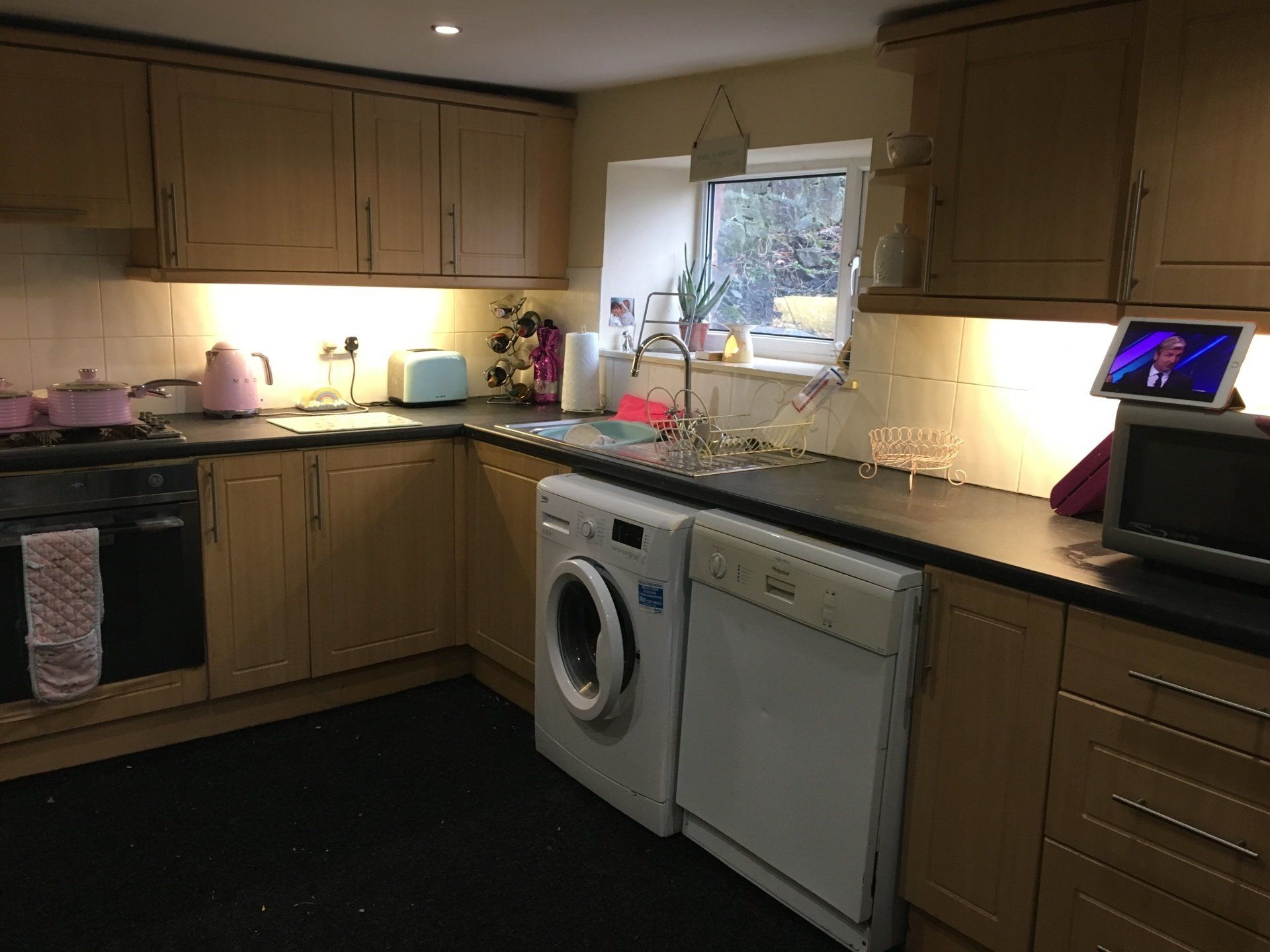 Clean and organised kitchen sink area