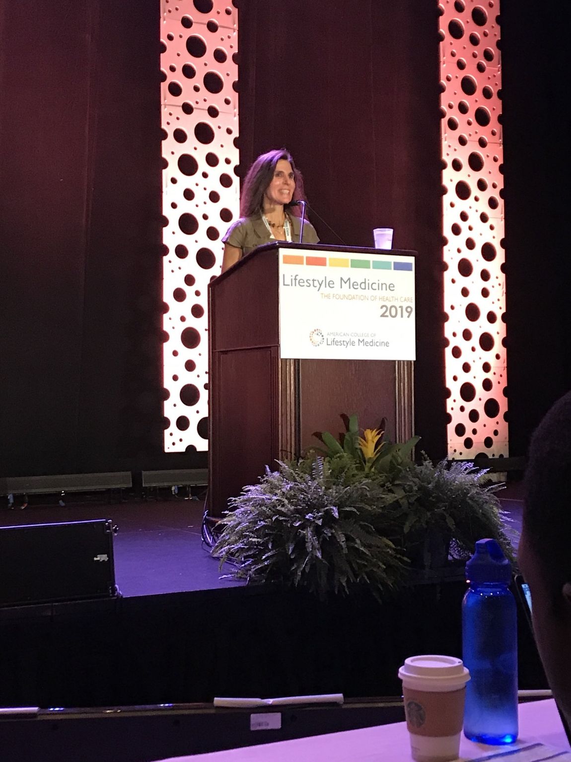 Dr. Beth Frates introducing Elizabeth Blackburn at the 2019 ACLM conference. Dr. Blackburn has been a leader in the area of telomere and telomerase research.