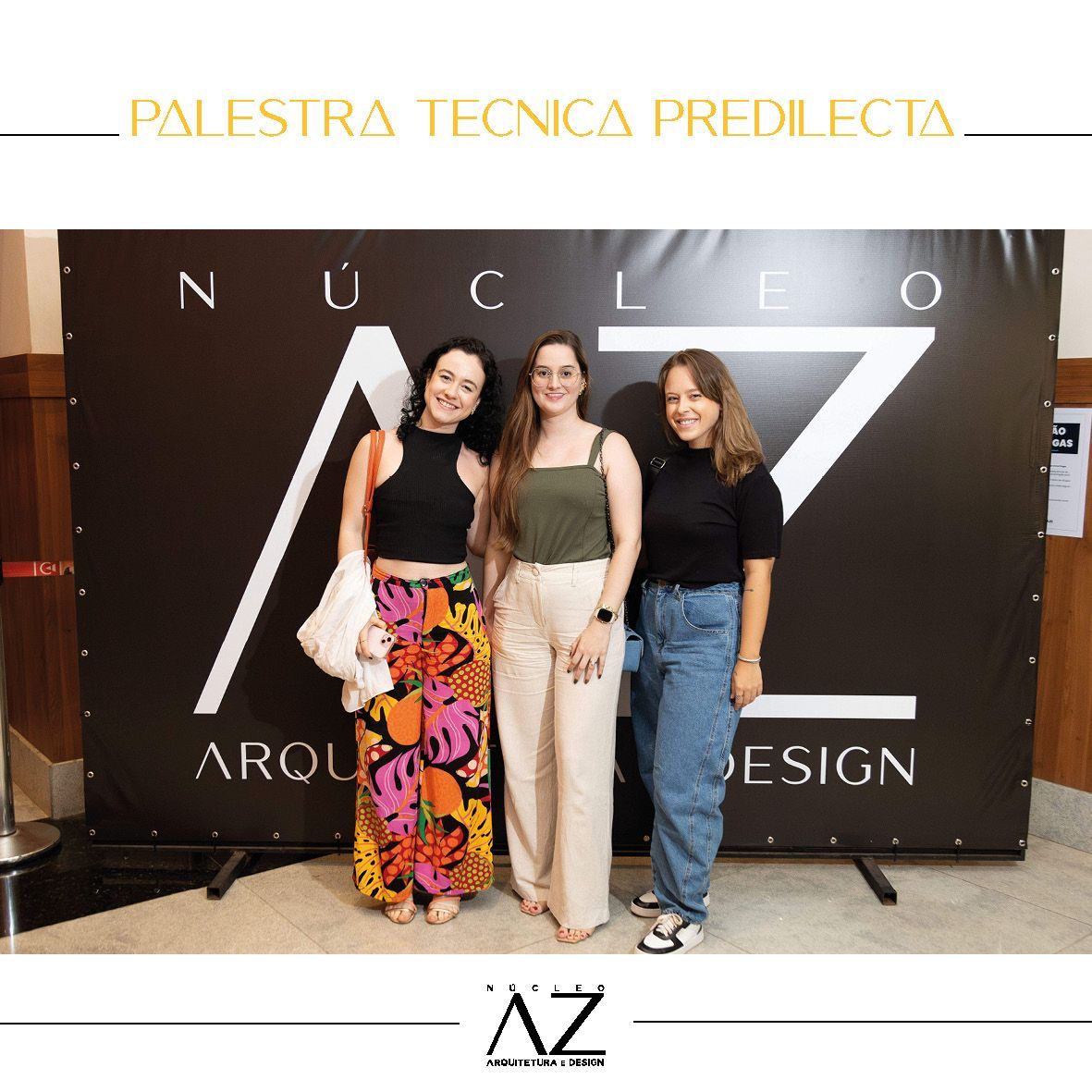 Três mulheres posam para uma foto em frente a uma faixa que diz palestra técnica predilecta