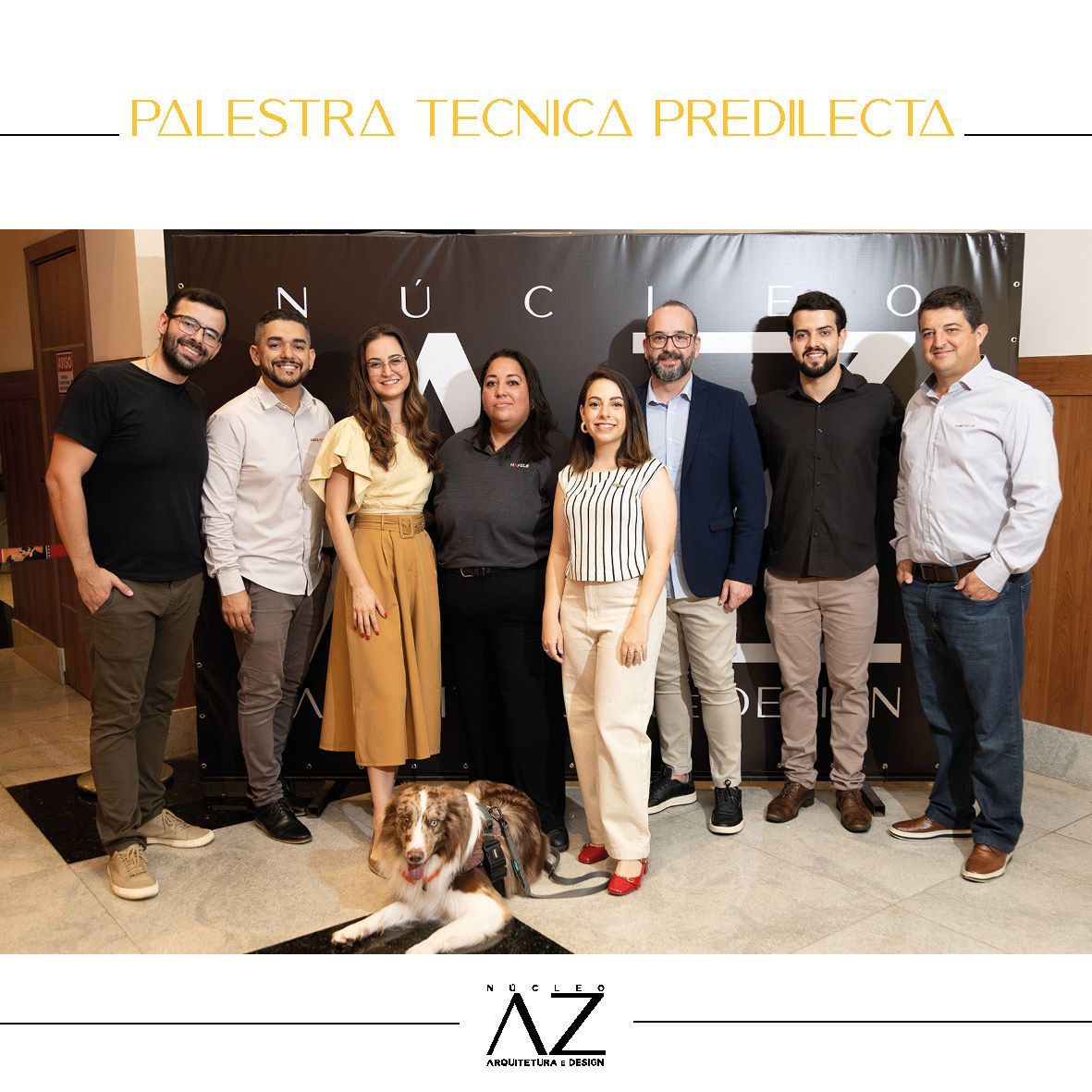 Um grupo de pessoas posando para uma foto com um cachorro em frente a uma faixa que diz palestra tecnica predilecta