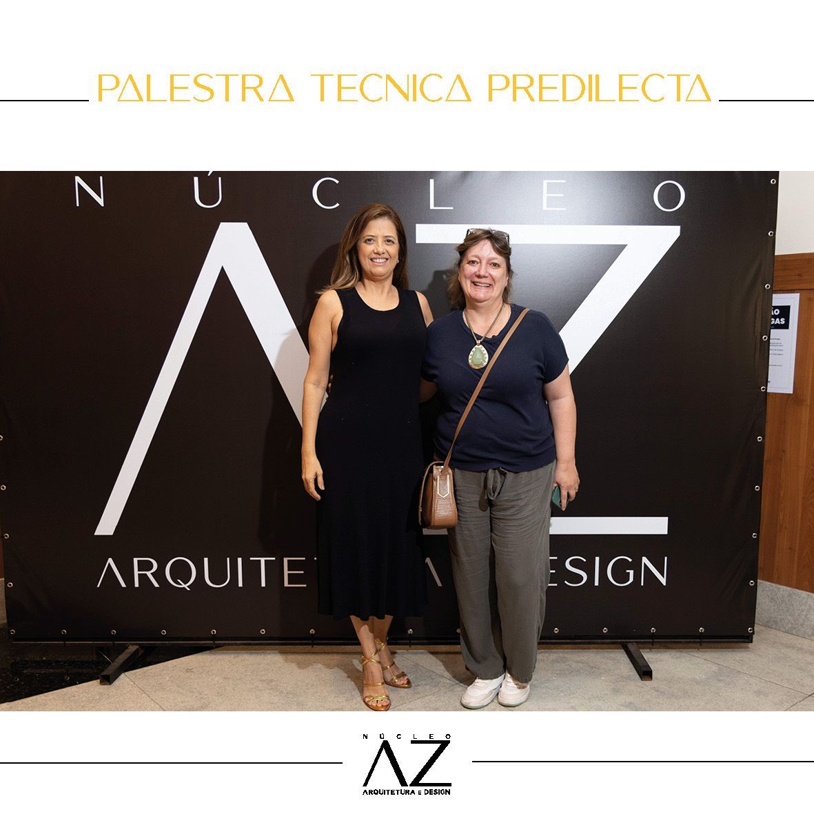 Duas mulheres em pé em frente a uma placa que diz palestra tecnica predilecta