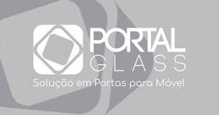 Um logotipo branco para vidro de portal em um fundo cinza.
