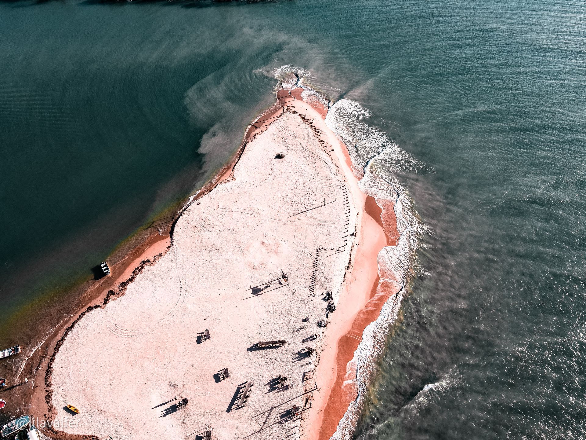 Encontro do rio Aracatiaçu com o mar