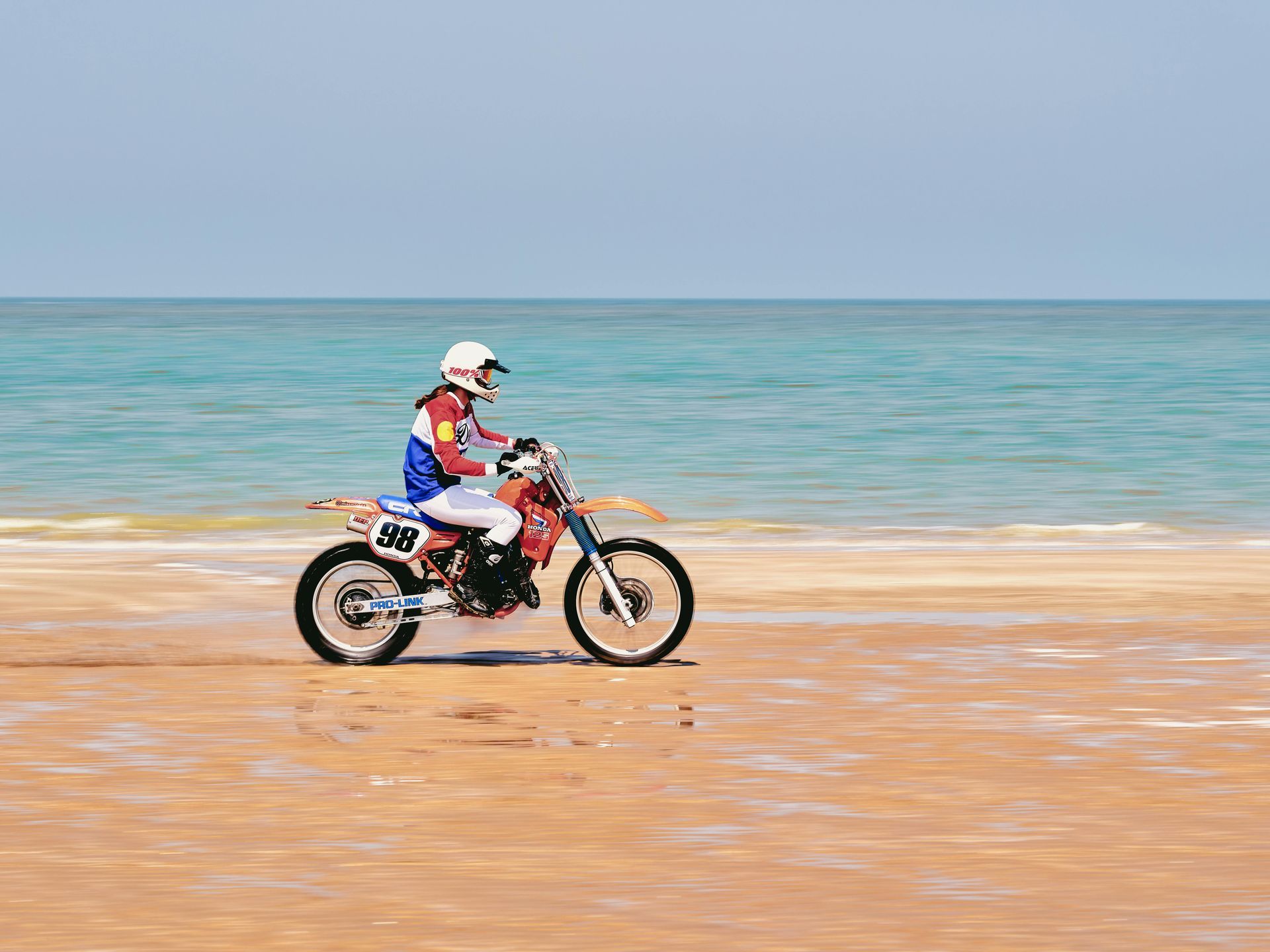 Explore a região com guias de moto