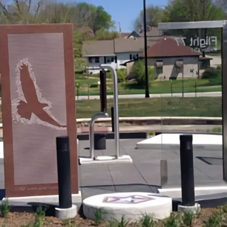 A sign that says ' triple ' on it in a foreign language