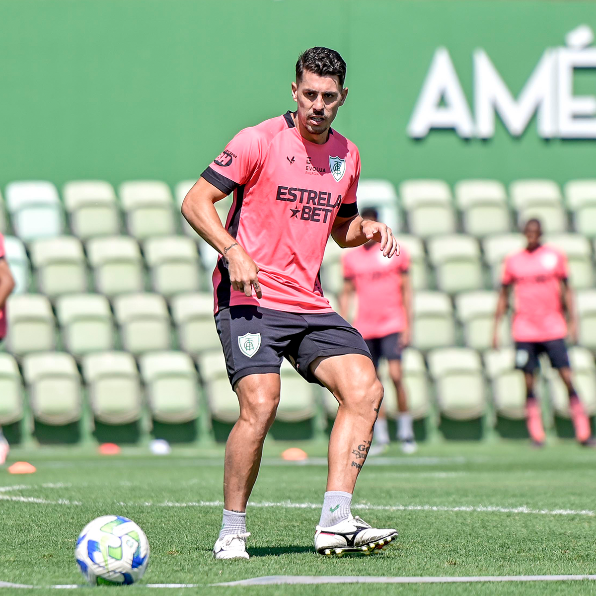 Com trabalho tático América se prepara para duelo contra o Red Bull Bragantino pelo Brasileirão