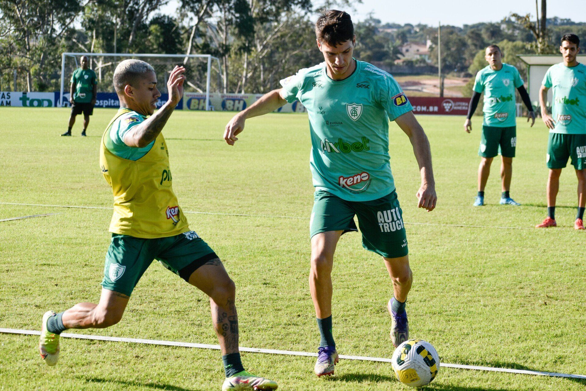 Coelho treina nesta terça, focado em vitória no duelo de ida das oitavas da Copa do Brasil