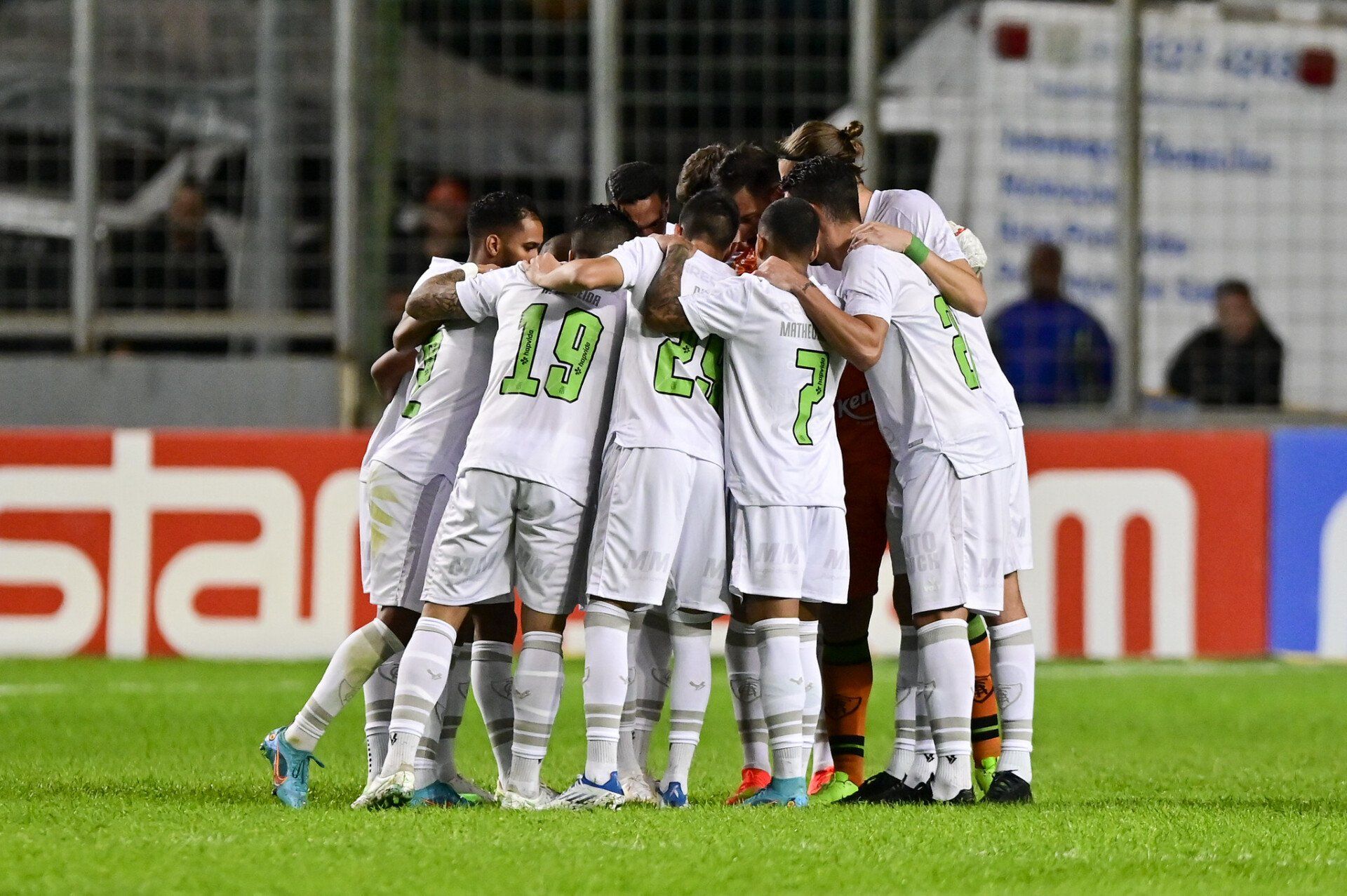 Imagens do jogo da Camisa da Paz do América