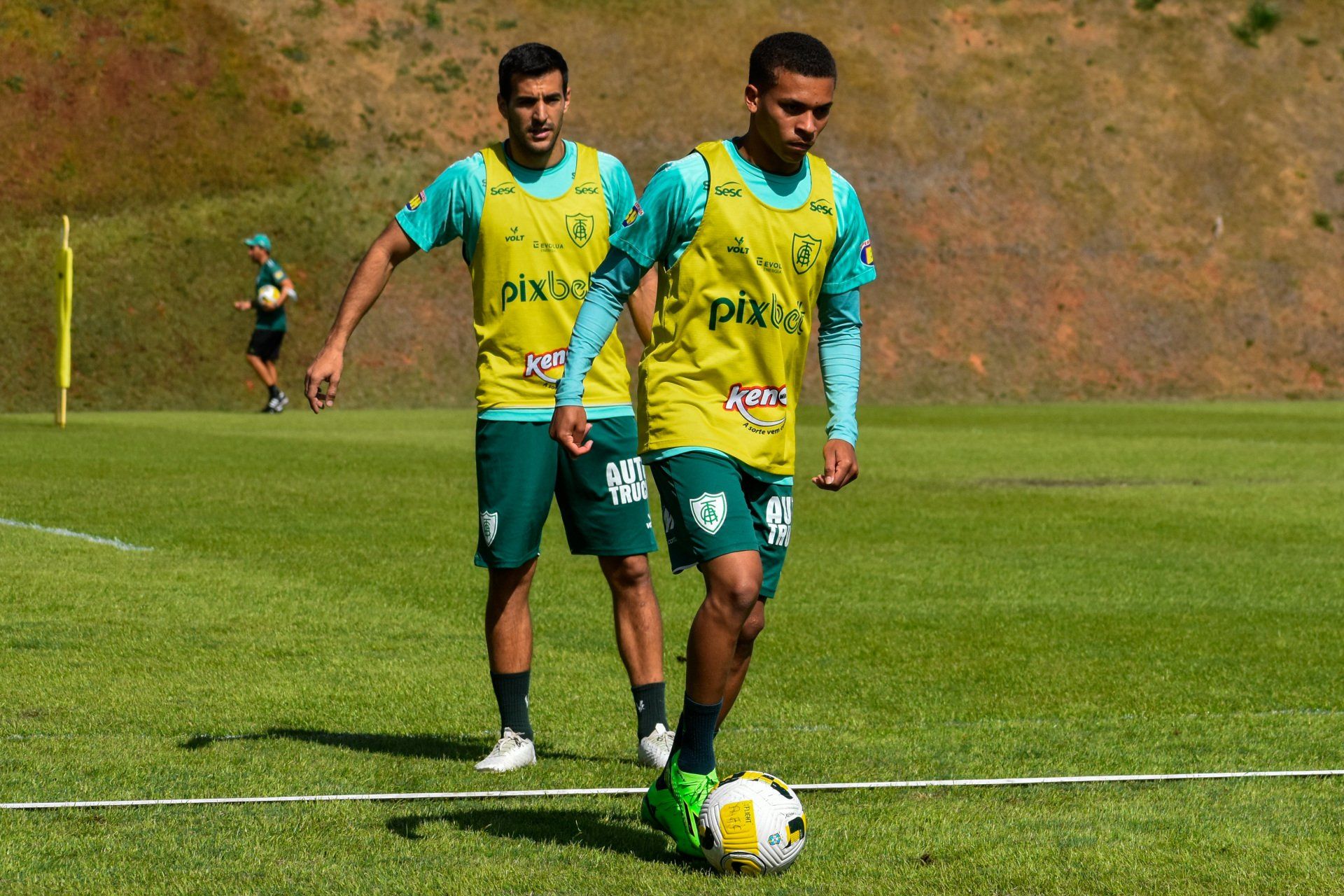 América se reapresenta e já foca no duelo contra o Atlético-GO, fora de casa