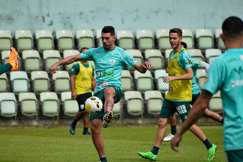 América finaliza preparação para confronto diante do Avaí-SC, em busca da recuperação no returno do Brasileirão