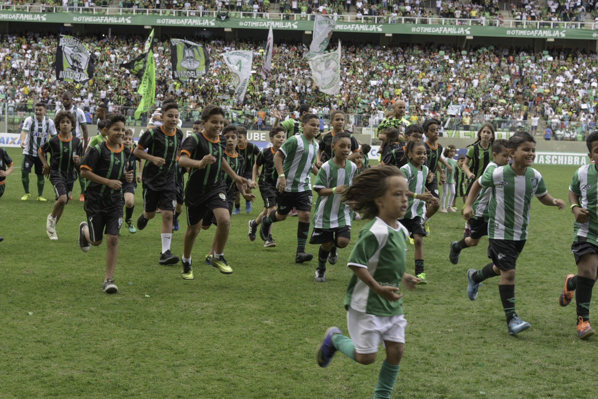 CBF autoriza a volta dos mascotinhos em campo🐰