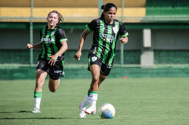 América realiza jogo-treino no CT Lanna Drumond