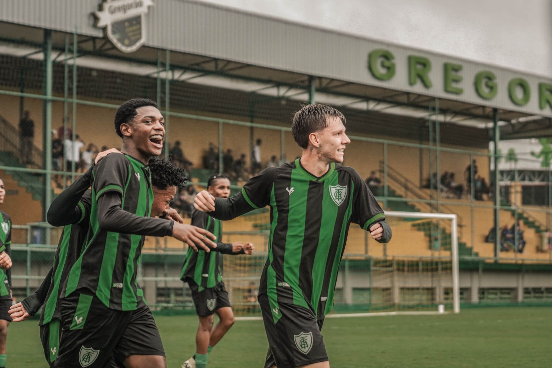 Coelho Sub-17 vence Cruzeiro pelo Mineiro