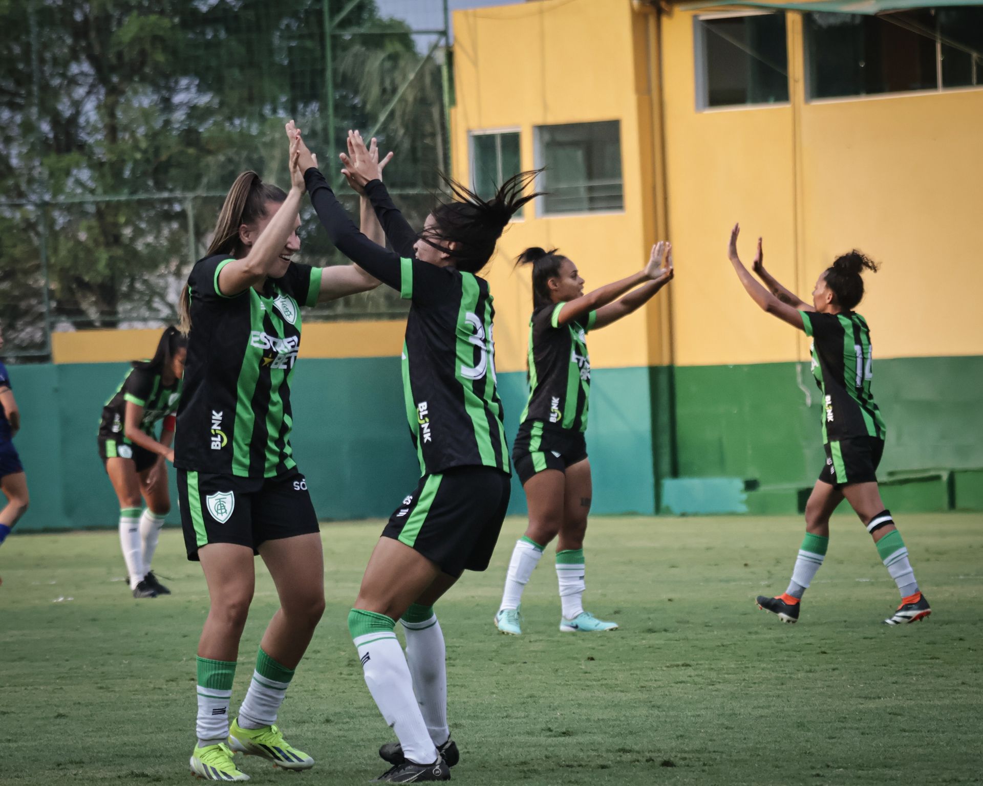 Spartanas viram para cima do Betim e vencem mais uma no Mineiro